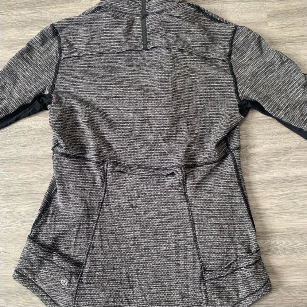 Lululemon Half Zip 🩶🖤🤍 - Picture 12 of 16